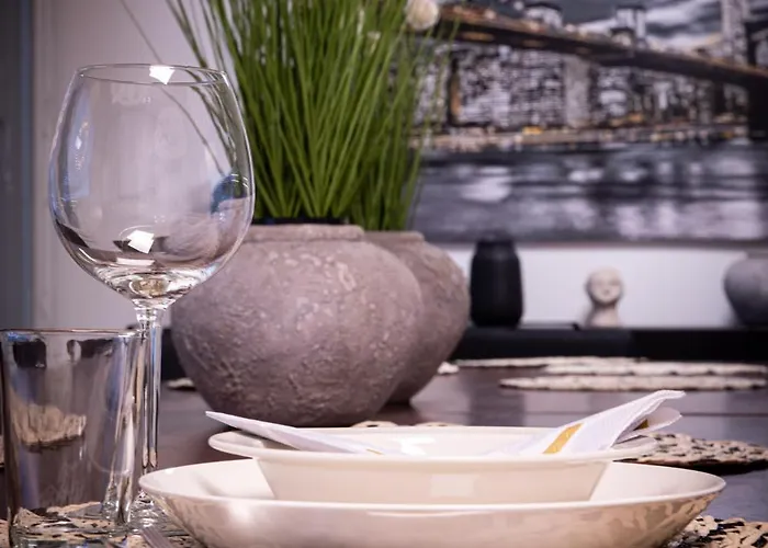 Koivu 100m2 3mh, Rauhallinen Ja Tyylikaes Kaupunkikoti *